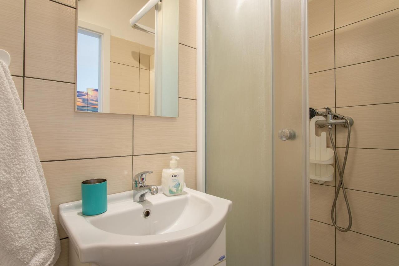 Private Holliday Apartment Паг Экстерьер фото