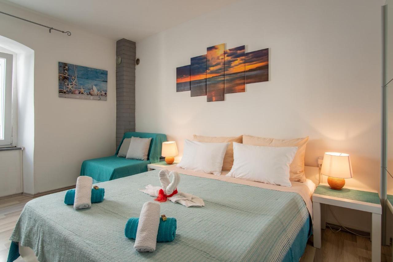 Private Holliday Apartment Паг Экстерьер фото