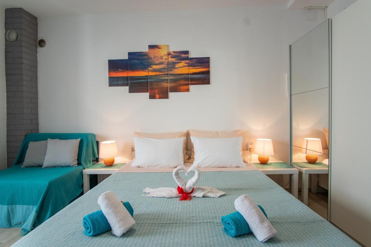 Private Holliday Apartment Паг Экстерьер фото